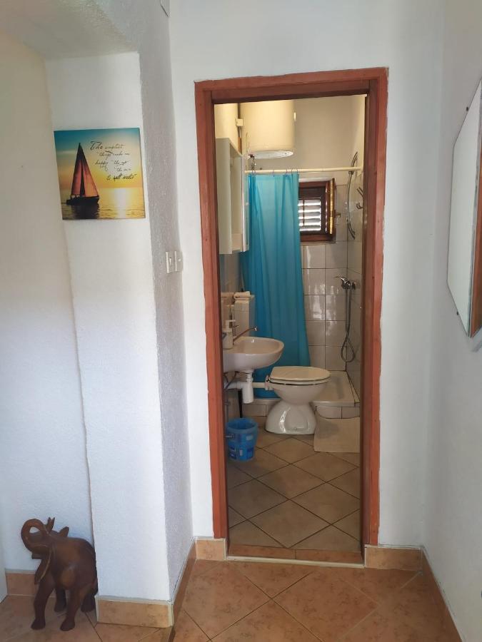 Veldic Apartments Тисно Екстериор снимка
