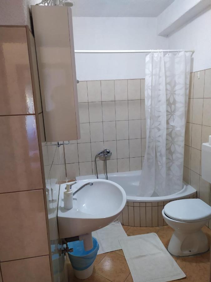 Veldic Apartments Тисно Екстериор снимка